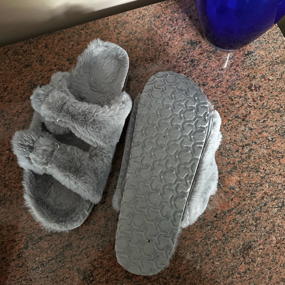 Amazon Gray Fuzzy Women's Slippers - Picture 2 of 2
